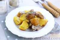 Фото к рецепту: Картофель с грибами, в сливочно-чесночном соусе (на сковороде)
