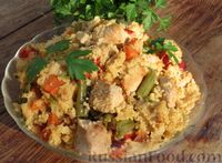 Фото к рецепту: Кускус с курицей, овощами и стручковой фасолью (на сковороде)