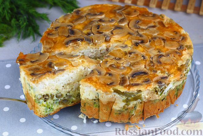 Постный пирог с капустой и грибами - Лайфхакер
