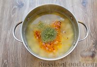Фото приготовления рецепта: Суп с копчёной курицей и плавленым сыром - шаг №9