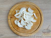 Фото приготовления рецепта: Картошка, тушенная с солёными огурцами - шаг №5