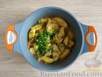 Фото приготовления рецепта: Картошка, тушенная с солёными огурцами - шаг №13