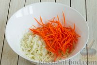 Фото приготовления рецепта: Салат из капусты, свежей свёклы и моркови - шаг №3