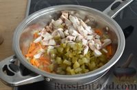 Фото приготовления рецепта: Солянка с колбасой и шампиньонами - шаг №5