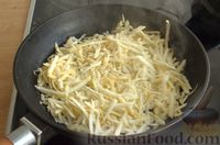 Фото приготовления рецепта: Скумбрия, запечённая с сельдереем и грибами (в фольге) - шаг №4