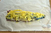 Фото приготовления рецепта: Скумбрия, запечённая с сельдереем и грибами (в фольге) - шаг №10