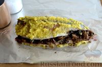 Фото приготовления рецепта: Скумбрия, запечённая с сельдереем и грибами (в фольге) - шаг №13