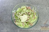 Фото приготовления рецепта: Салат с пекинской капустой, ветчиной и киви - шаг №6