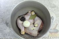 Фото приготовления рецепта: Куриный суп с чечевицей, сладким перцем, сельдереем и беконом - шаг №3