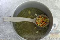 Фото приготовления рецепта: Куриный суп с чечевицей, сладким перцем, сельдереем и беконом - шаг №11