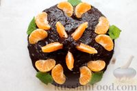 Фото приготовления рецепта: Пирог с мандаринами и шоколадной глазурью - шаг №13