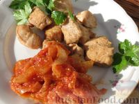 Фото приготовления рецепта: Куриный шашлык, запечённый в рукаве, с томатно-луковым соусом - шаг №11