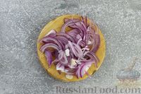 Фото приготовления рецепта: Салат с сельдью, сельдереем, солёными огурцами и горчицей - шаг №4