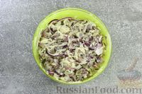 Фото приготовления рецепта: Салат с сельдью, сельдереем, солёными огурцами и горчицей - шаг №10