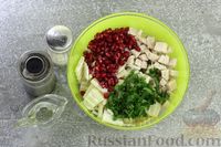 Фото приготовления рецепта: Салат с курицей, сельдереем, плавленым сыром и гранатом - шаг №7