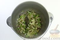 Фото приготовления рецепта: Суп с копчёной курицей, капустой и рисом - шаг №6