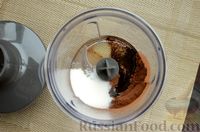 Фото приготовления рецепта: Кремовый десерт с шоколадной глазурью (без выпечки) - шаг №9