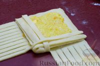 Фото приготовления рецепта: Пирожки из песочно-дрожжевого теста с цитрусовой начинкой - шаг №10