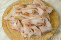 Фото приготовления рецепта: Рыба в сметане с солёными огурцами (на сковороде) - шаг №7