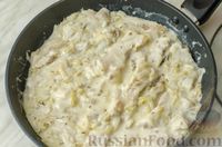 Фото приготовления рецепта: Рыба в сметане с солёными огурцами (на сковороде) - шаг №11