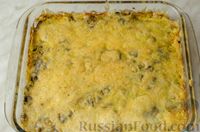 Фото приготовления рецепта: Говяжий язык, запечённый с грибами, сыром и орехами - шаг №18