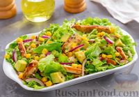 Фото к рецепту: Салат с курицей, кукурузой, авокадо и красным луком