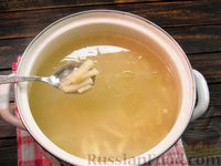 Фото приготовления рецепта: Суп из квашеной капусты с фасолью - шаг №14