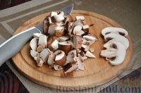 Фото приготовления рецепта: Киш из слоёного теста с грибами и вялеными помидорами - шаг №4