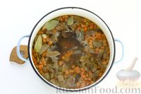 Фото приготовления рецепта: Суп из сушёных грибов с манкой - шаг №13