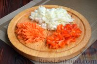 Фото приготовления рецепта: Запеканка из гречки с мясным фаршем, сыром, овощами и сметаной - шаг №4