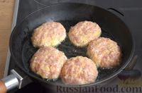 Фото приготовления рецепта: Котлеты из куриного филе, говяжьего фарша и картофеля - шаг №10