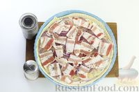 Фото приготовления рецепта: Открытый дрожжевой пирог с репой, беконом и фиолетовым луком - шаг №13