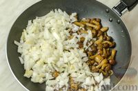 Фото приготовления рецепта: Кулебяка с куриными сердечками, капустой, гречкой и грибами - шаг №23