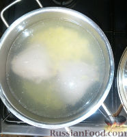 Фото приготовления рецепта: Куриные щи с грибами и лапшой - шаг №1
