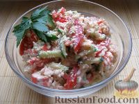 Фото к рецепту: Салат с крабовыми палочками и овощами