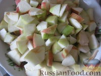 Фото приготовления рецепта: Пышный бисквит с яблоками (в мультиварке) - шаг №2