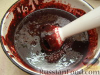 Фото приготовления рецепта: Полосатый черничный чизкейк - шаг №7