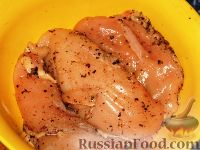 Фото приготовления рецепта: Запеканка с куриными грудками и брюссельской капустой - шаг №3