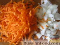 Фото приготовления рецепта: Рагу из замороженных овощей с картошкой и сосисками - шаг №12