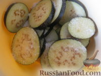 Фото приготовления рецепта: Салат из баклажанов и брынзы - шаг №2