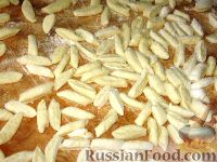 Фото приготовления рецепта: Творожно-картофельные галушки - шаг №4