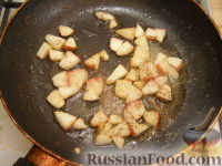 Фото приготовления рецепта: Бутерброды с жареными яблоками - шаг №2