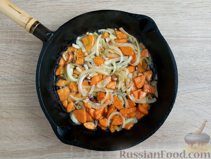 Сердечки куриные с луком и морковью: рецепт приготовления на сковороде