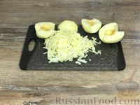 Фото приготовления рецепта: Пирог из песочного теста и блинов, с яблоками, творогом, сухофруктами и орехами - шаг №24