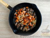 Фото приготовления рецепта: Куриные сердечки с луком и морковью - шаг №10