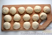 Фото приготовления рецепта: Жареные пирожки с картошкой и луком (из дрожжевого теста без яиц) - шаг №13