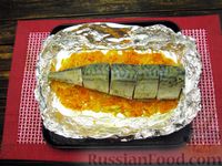 Фото приготовления рецепта: Запечённая скумбрия с апельсинами, на овощной подушке - шаг №12