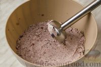 Фото приготовления рецепта: Пирожные из фасоли, с шоколадом, орехами и финиками - шаг №11