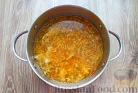 Фото приготовления рецепта: Пряный куриный суп с нутом - шаг №15