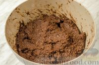 Фото приготовления рецепта: Пирожные из фасоли, с шоколадом, орехами и финиками - шаг №14